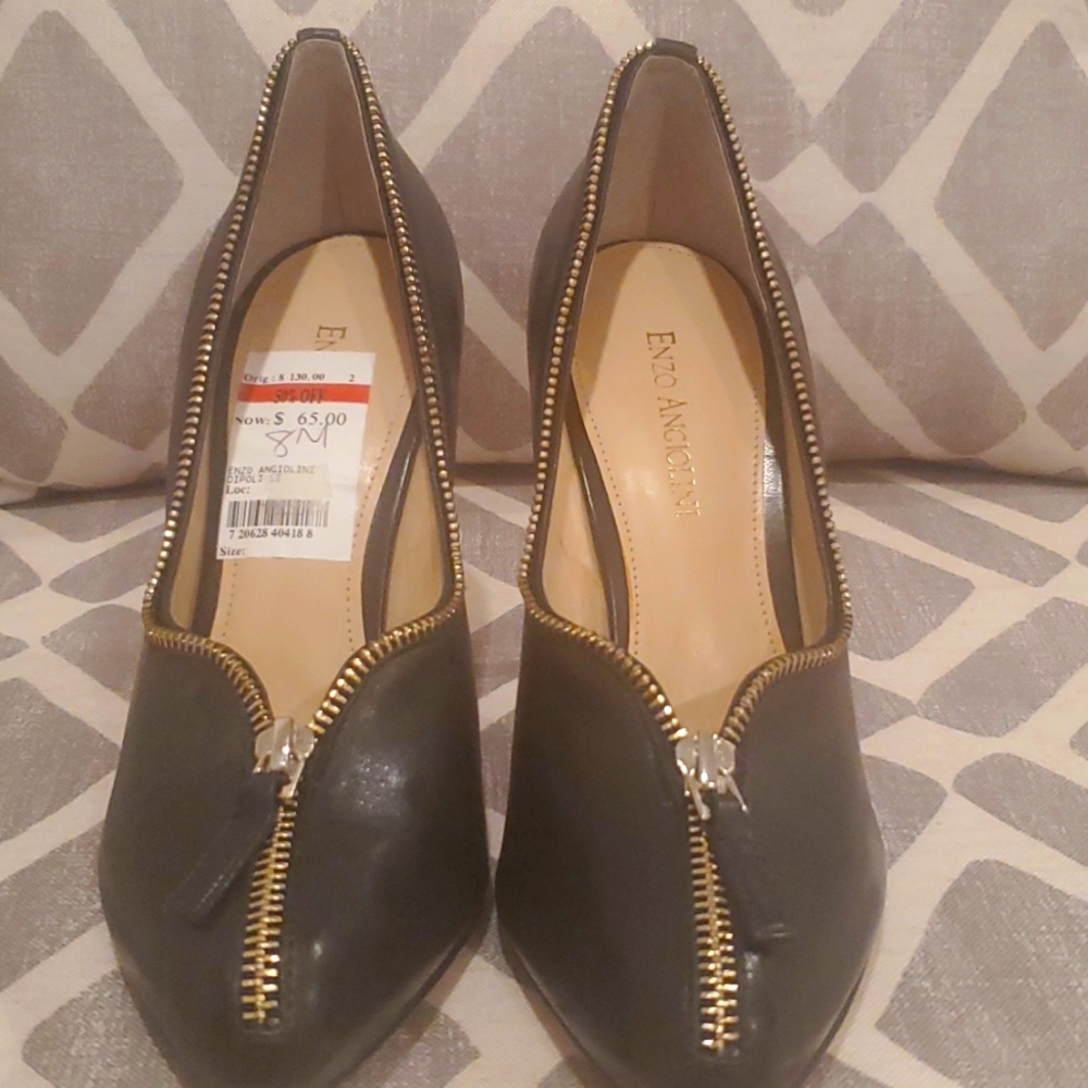 Black w/gold zipper heels